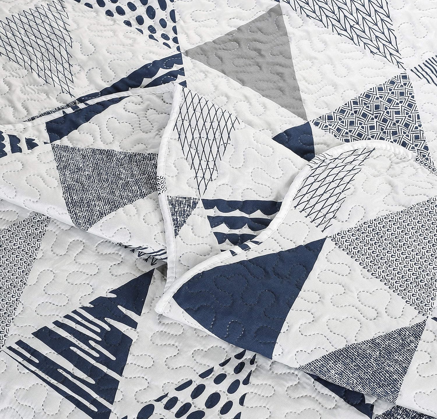 Decorkart Rich Printed Embossed Pinsonic Coverlet Bedspread Ultra Soft 3 Piece Summer Quilt Set with 2 Quilted Shams, Modern Geometric Triangle Pattern