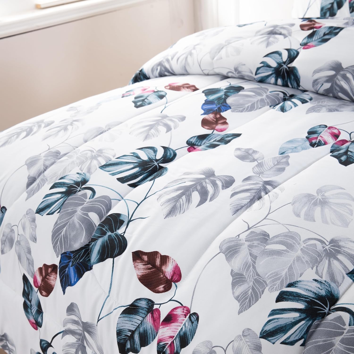 Decorkart Home Decor Ultra Soft Luxury Fluffy Goose Down Alternative Bedding Printed 3 Piece Comforter Set, Modern Green Leaves Pattern