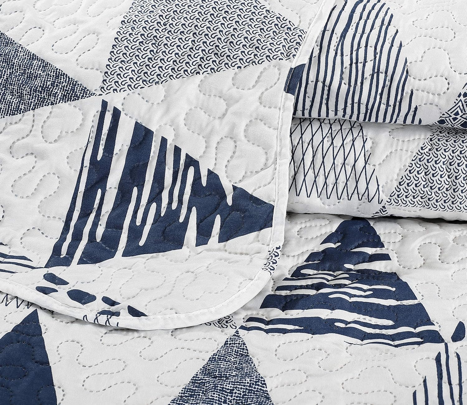 Decorkart Rich Printed Embossed Pinsonic Coverlet Bedspread Ultra Soft 3 Piece Summer Quilt Set with 2 Quilted Shams, Modern Geometric Triangle Pattern