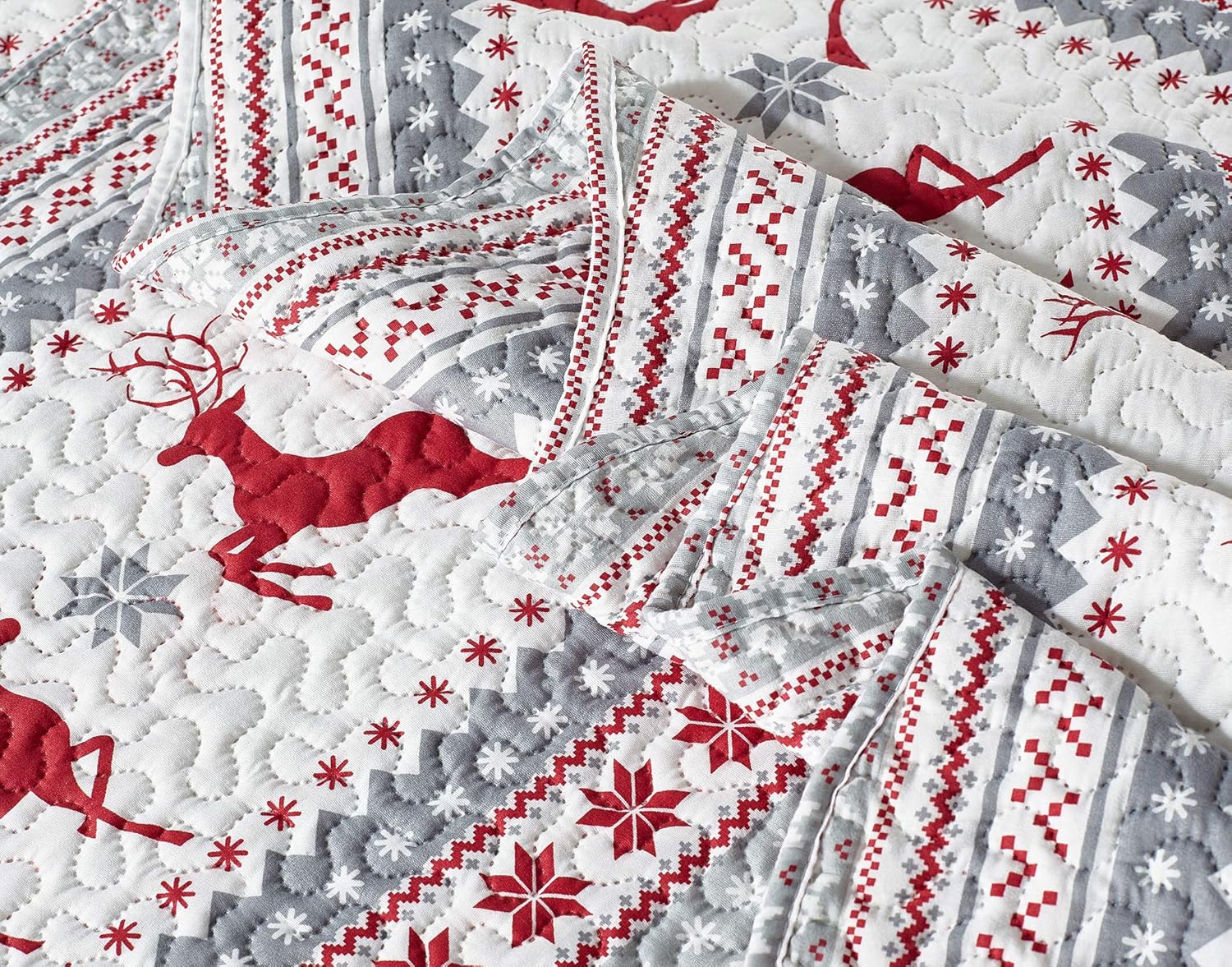 Decorkart Rich Printed Embossed Pinsonic Coverlet Bedspread Ultra Soft 3 Piece Summer Christmas Quilt Set with 2 Quilted Shams, Xmas Deer Pattern