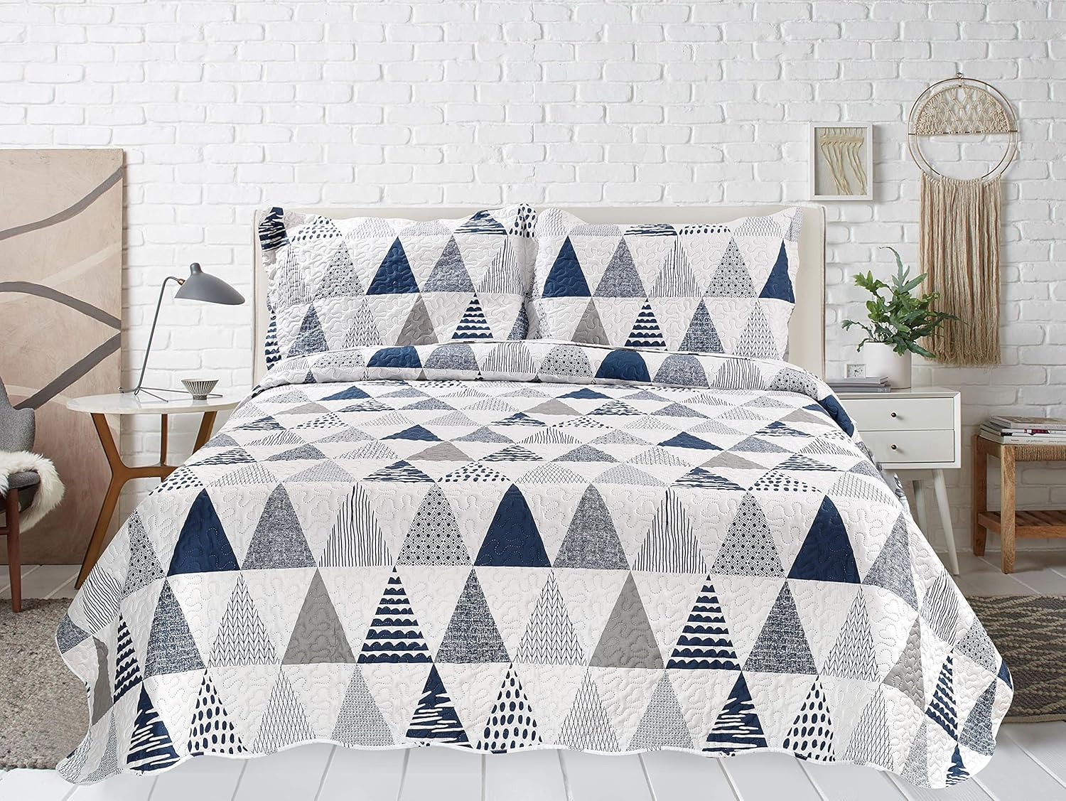 Decorkart Rich Printed Embossed Pinsonic Coverlet Bedspread Ultra Soft 3 Piece Summer Quilt Set with 2 Quilted Shams, Modern Geometric Triangle Pattern