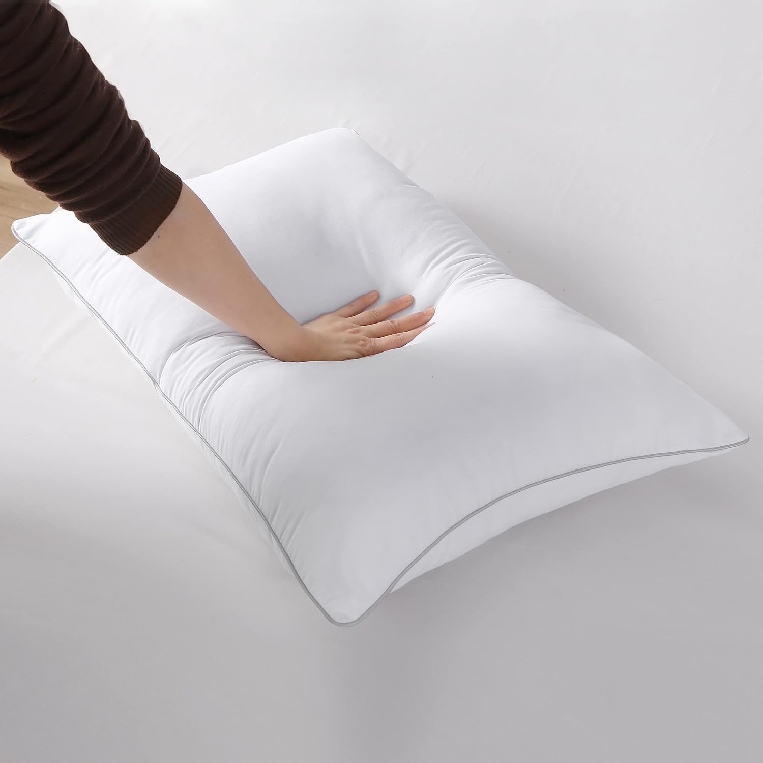 Oreiller Breathable Sleeping Medium Firm Silver Piping Bed Pillow for Side and Back Sleepers, Hotel Collection Pillows