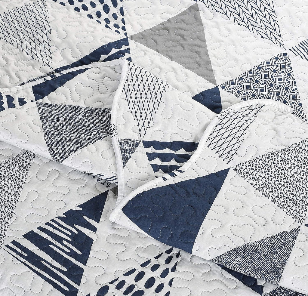 Decorkart Rich Printed Embossed Pinsonic Coverlet Bedspread Ultra Soft 3 Piece Summer Quilt Set with 2 Quilted Shams, Modern Geometric Triangle Pattern