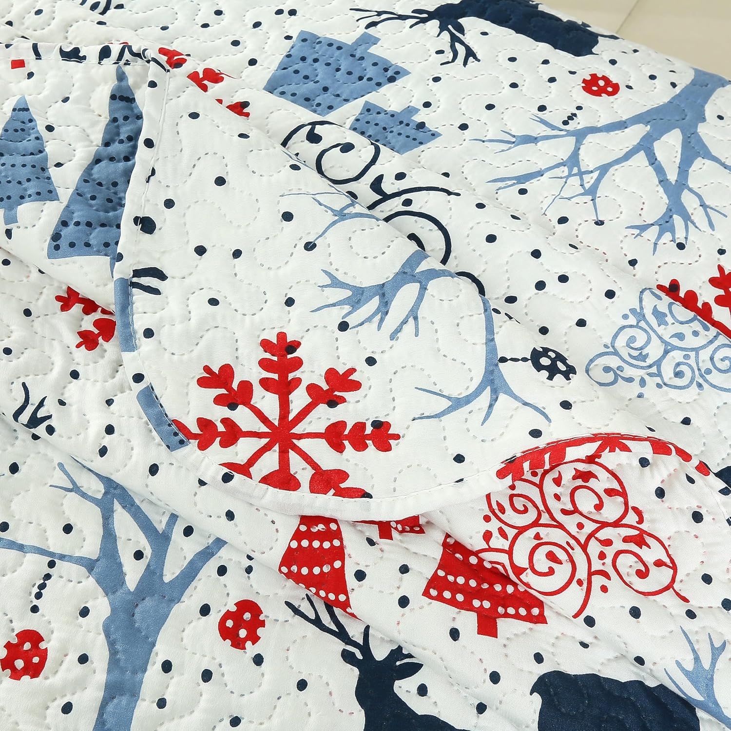 Decorkart Rich Printed Embossed Pinsonic Coverlet Bedspread Ultra Soft 3 Piece Summer Christmas Quilt Set with 2 Quilted Shams, Xmas Reindeer and Tree Pattern