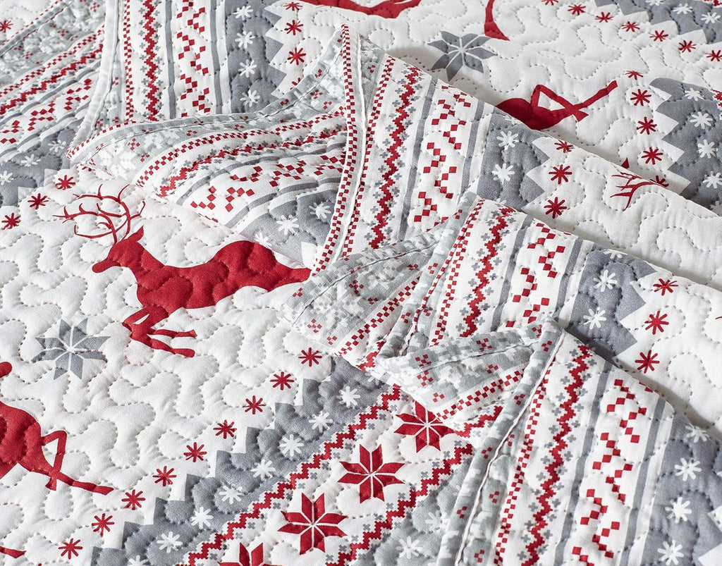 Decorkart Rich Printed Embossed Pinsonic Coverlet Bedspread Ultra Soft 3 Piece Summer Christmas Quilt Set with 2 Quilted Shams, Xmas Deer Pattern