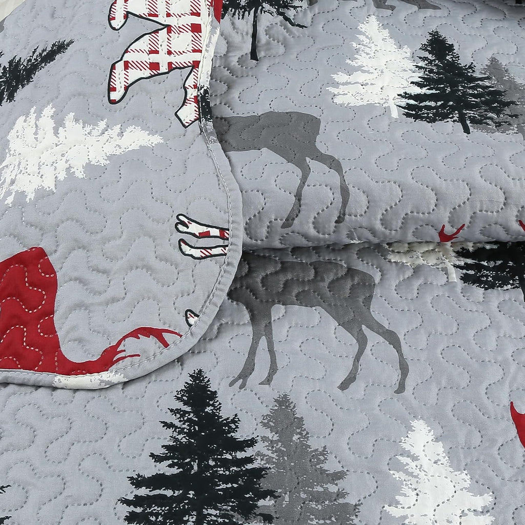 Decorkart Rich Printed Embossed Pinsonic Coverlet Bedspread Ultra Soft Home Bedding 3 Piece Summer Christmas Quilt Set with 2 Quilted Shams, Cabin Reindeer Moose Bear Pattern