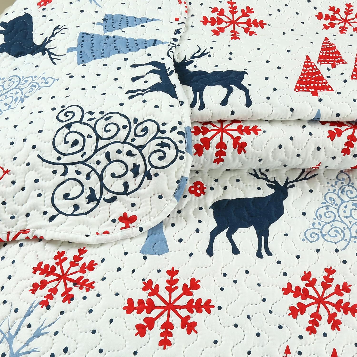 Decorkart Rich Printed Embossed Pinsonic Coverlet Bedspread Ultra Soft 3 Piece Summer Christmas Quilt Set with 2 Quilted Shams, Xmas Reindeer and Tree Pattern